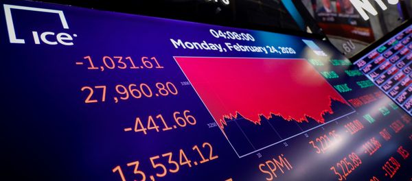 A screen displays the Dow Jones Industrial Average after the closing bell on the floor at the New York Stock Exchange (NYSE) in New York, U.S., February 24, 2020. REUTERS/Brendan McDermid A screen displays the Dow Jones Industrial Average after the closing bell on the floor at the New York Stock Exchange (NYSE) in New York, U.S., February 24, 2020. REUTERS/Brendan McDermid - Sputnik International