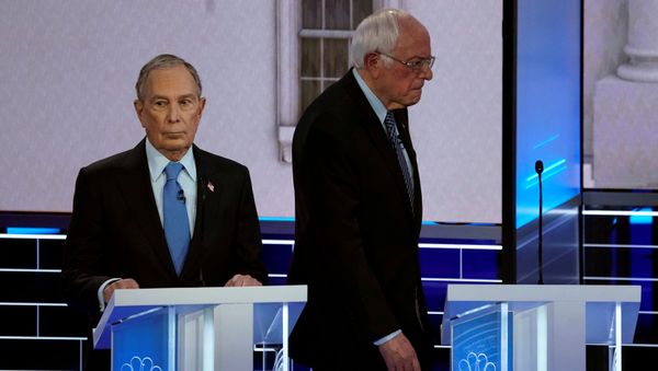 Senator Bernie Sanders walks behind former New York City Mayor Mike Bloomberg during a break at the ninth Democratic 2020 U.S. Presidential candidates debate at the Paris Theater in Las Vegas, Nevada, U.S., February 19, 2020. - Sputnik International