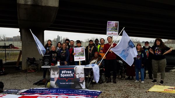 Solidarity activists demonstrate outside Alexandria Detention Center, where Chelsea Manning and Jeremy Hammond are being held - Sputnik International
