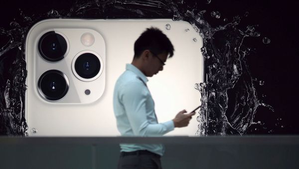 A man walks next to an advertisement for Apple's new iPhone 11 Pro at the Apple Store in IFC, Central district, Hong Kong, China October 10, 2019. - Sputnik International
