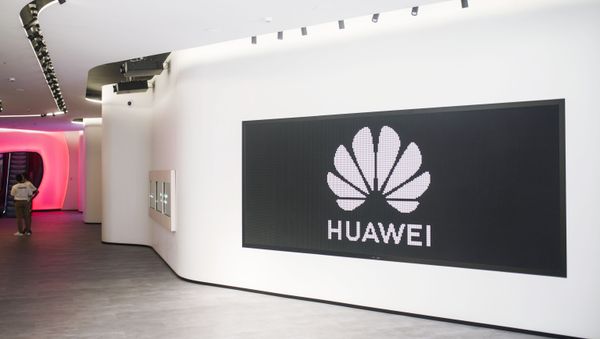 Huawei company logo in a company store in Madrid Huawei company logo in a company store in Madrid - Sputnik International