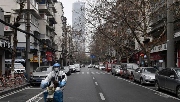 A delivery driver wearing protective gear rides past closed shops in Wuhan, the epicentre of the novel coronavirus outbreak, Hubei province, China February 27, 2020 A delivery driver wearing protective gear rides past closed shops in Wuhan, the epicentre of the novel coronavirus outbreak, Hubei province, China February 27, 2020 - Sputnik International
