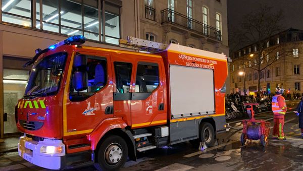 Fire engine near the railway station in Paris - Sputnik International