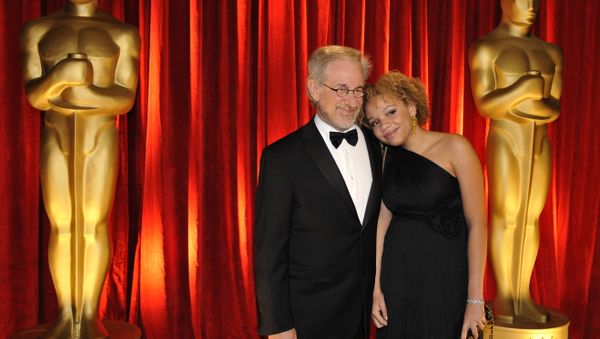 Steven Spielberg and daughter Mikaela George Spielberg arrive at the 81st Academy Awards, 22 February 2009, in Hollywood. - Sputnik International
