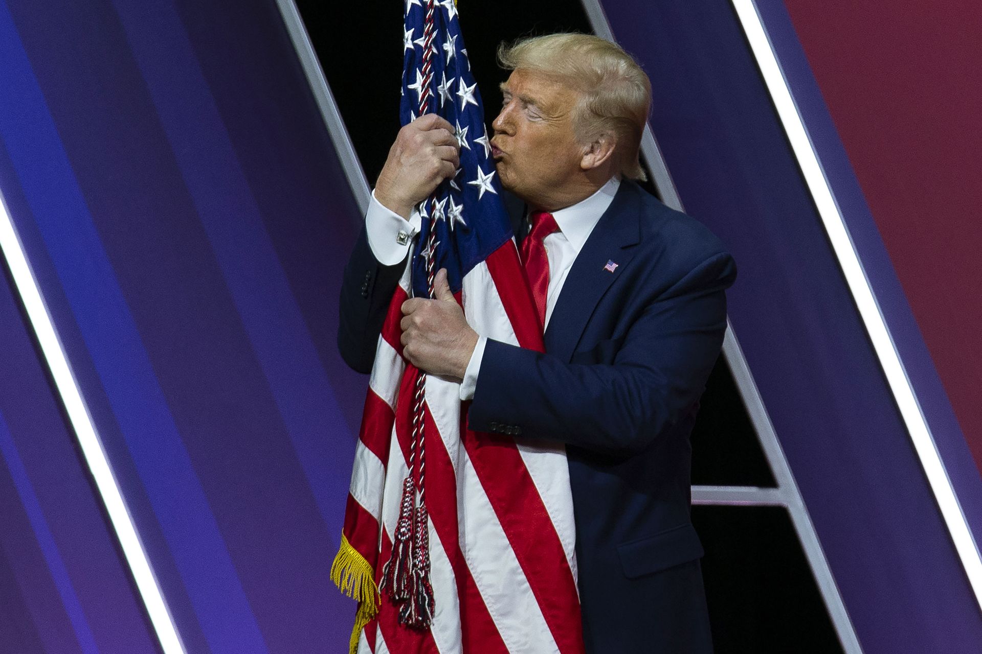 President Donald Trump kisses the American flag after speaking at Conservative Political Action Conference, CPAC 2020, at the National Harbor in Oxon Hill, Md., Saturday, Feb. 29, 2020. President Donald Trump kisses the American flag after speaking at Conservative Political Action Conference, CPAC 2020, at the National Harbor in Oxon Hill, Md., Saturday, Feb. 29, 2020. - Sputnik International, 1920, 07.09.2021
