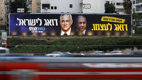 Traffic moves past a Blue and White party election campaign poster, depicting party leader Benny Gantz, and Israeli Prime Minister Benjamin Netanyahu, in Tel Aviv, Israel February 18, 2020. Traffic moves past a Blue and White party election campaign poster, depicting party leader Benny Gantz, and Israeli Prime Minister Benjamin Netanyahu, in Tel Aviv, Israel February 18, 2020. - Sputnik International