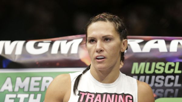 Cat Zingano during her fight against Amanda Nunes, Saturday, Sept. 27, 2014, in Las Vegas. - Sputnik International