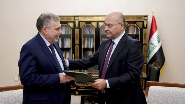 Iraq's President Barham Salih instructs newly appointed Prime Minister Mohammed Tawfiq Allawi, in Baghdad, Iraq February 1, 2020. - Sputnik International
