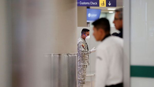 A soldier wears a surgical mask at the Mariscal Sucre International Airport, after the first case of a fast-spreading new coronavirus was confirmed in the country, in Quito, Ecuador February 29, 2020. REUTERS/Daniel Tapia - Sputnik International