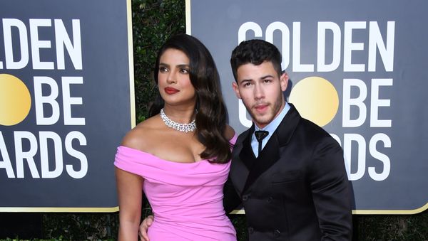 BEVERLY HILLS, CALIFORNIA - JANUARY 05: Priyanka Chopra Jonas (L) and Nick Jonas attend the 77th Annual Golden Globe Awards at The Beverly Hilton Hotel on January 05, 2020 in Beverly Hills, California. - Sputnik International