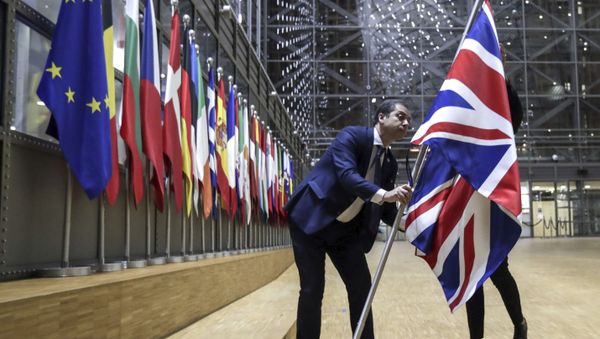 A member of protocol removes the Union flag from the atrium of the Europa building in Brussels, Friday, Jan. 31, 2020. As the United Kingdom prepared to bring to an end its 47-year EU membership, the bloc's top officials on Friday pledged to continue playing a prominent role despite the loss of a powerful affiliate A member of protocol removes the Union flag from the atrium of the Europa building in Brussels, Friday, Jan. 31, 2020. As the United Kingdom prepared to bring to an end its 47-year EU membership, the bloc's top officials on Friday pledged to continue playing a prominent role despite the loss of a powerful affiliate - Sputnik International