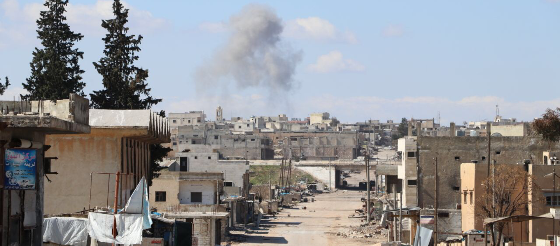 Smoke is rising over town of Saraqib, Syria's Idlib Governorate Smoke is rising over town of Saraqib, Syria's Idlib Governorate - Sputnik International, 1920, 19.03.2021