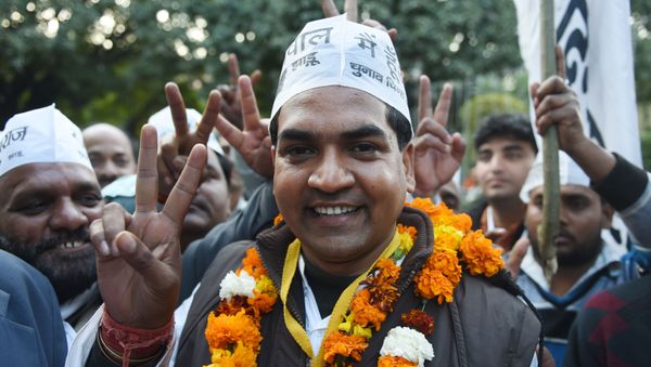 Senior Leader of India's Aam Aadmi Party (AAP) Kapil Mishra gestures as he arrives for a meeting in New Delhi on February 10, 2015 - Sputnik International