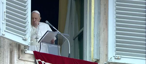 Pope Francis coughs as he leads the weekly Angelus prayer in St Peter's Square at the Vatican, March 1, 2020. - Sputnik International