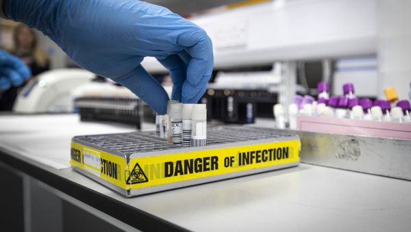 Clinical support technician Douglas Condie extracts viruses samples as analytic work continues to examine the genetic structure of a virus in the coronavirus testing laboratory at Glasgow Royal Infirmary, Glasgow, Scotland, Wednesday Feb. 19, 2020 - Sputnik International