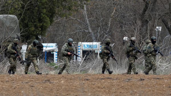 Soldiers holding guns walk near Turkey's Pazarkule border crossing, in Kastanies, Greece March 4, 2020 Soldiers holding guns walk near Turkey's Pazarkule border crossing, in Kastanies, Greece March 4, 2020 - Sputnik International