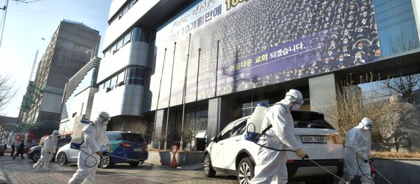 Workers from a disinfection service company sanitize a street in front of a branch of the Shincheonji Church of Jesus the Temple of the Tabernacle of the Testimony where a woman known as Patient 31 attended a service in Daegu, South Korea, February 19, 2020 - Sputnik International