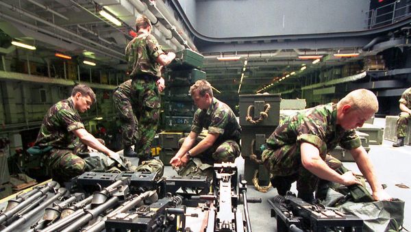 British Royal Marines from the 42nd Commando unit  check their equipment on the British Royal Navy helicopter carrier HMS Ocean in Marseille Sunday May 7, 2000 - Sputnik International
