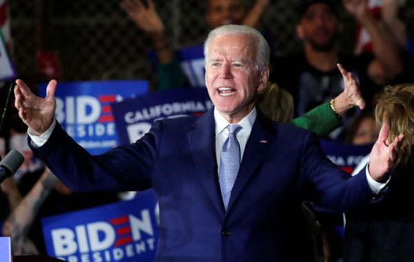 Biden and Sanders Intensify Mutual Attacks Ahead of Six-State Vote on 10 March - Sputnik International