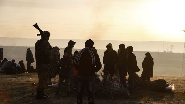 Migrants gather at Maritsa river (Evros river in Greek) as a boy speaks with a Turkish soldier near the Pazarkule border gate in Edirne, Turkey, Sunday, March 1, 2020 - Sputnik International