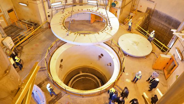 A handout picture released by Iran's Atomic Energy Organisation on December 23, 2019 shows the nuclear water reactor of Arak, south of capital Tehran, during a visit by the head of the organisation Ali Akbar Salehi (unseen) - Sputnik International