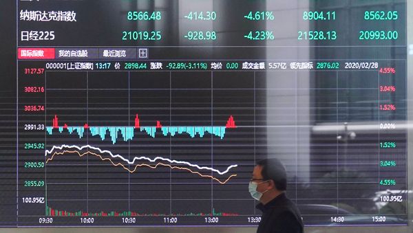 A man wearing a face mask is seen inside the Shanghai Stock Exchange building, as the country is hit by a novel coronavirus outbreak, at the Pudong financial district in Shanghai, China February 28, 2020 - Sputnik International