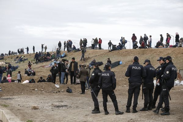 Serbian Armed Forces Ready to Close Border to Migrants - Defence Minister - Sputnik International