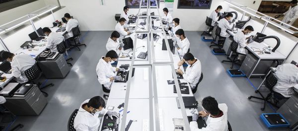 Plant workers remanufacture laptops in a process lasting five hours at the Circular Computer facility in the UAE Plant workers remanufacture laptops in a process lasting five hours at the Circular Computer facility in the UAE - Sputnik International