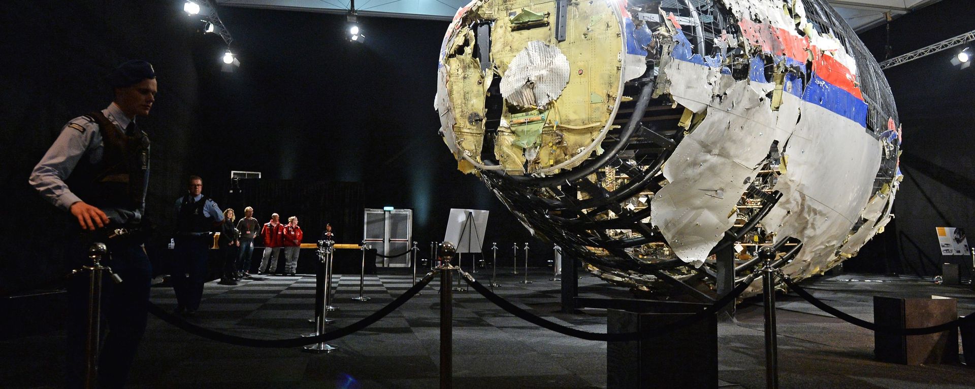 Pieces of the Boeing 777 Malaysia Airlines (flight MH17) , which crashed in 2014 on the territory of Ukraine - Sputnik International, 1920, 17.11.2022