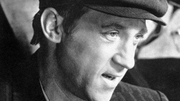 Vladimir Vysotsky playing Moscow Department of Criminal Investigations' Captain Gleb Zheglov in detective miniseries The Meeting Place Cannot Be Changed - Sputnik International
