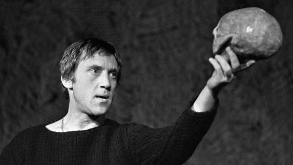 Soviet Actor Vladimir Vysotsky playing Hamlet - Sputnik International