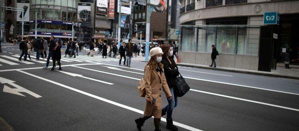 Women, wearing protective face masks walk in Tokyo - Sputnik International
