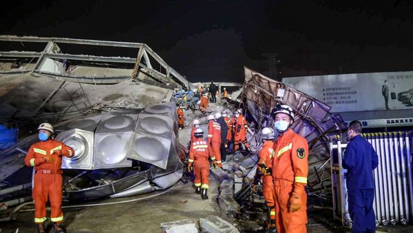 Rescuers work in the rubble of a collapsed hotel in Quanzhou, in China's eastern Fujian province on March 7, 2020 Rescuers work in the rubble of a collapsed hotel in Quanzhou, in China's eastern Fujian province on March 7, 2020 - Sputnik International