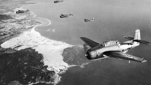 General Motors Avenger torpedo bombers of the U.S. Navy’s Third Fleet roar over the Vietnam coast en route to Saigon on Feb. 8, 1945. (AP Photo/U.S. Navy) - Sputnik International