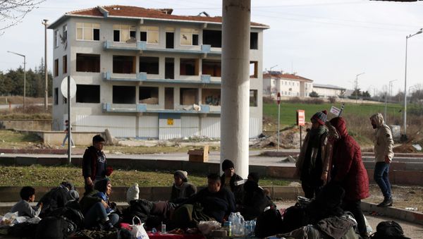 Migrants gather in Edirne, near the Turkish-Greek border on Sunday, March 8, 2020. Thousands of migrants headed for Turkey's land border with Greece after President Recep Tayyip Erdogan's government said last week that it would no longer prevent migrants and refugees from crossing over to European Union territory.  - Sputnik International