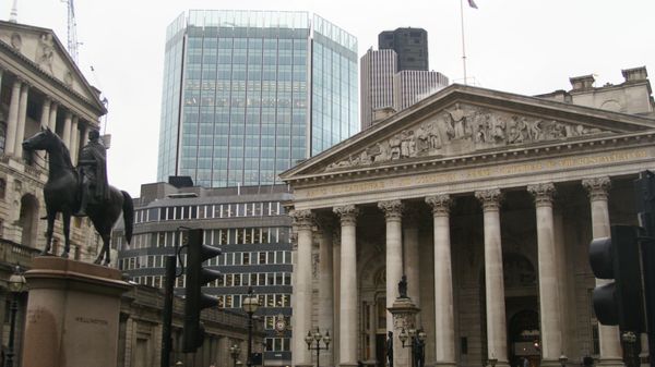 London Stock Exchange Tower and the Bank of England to the left - Sputnik International