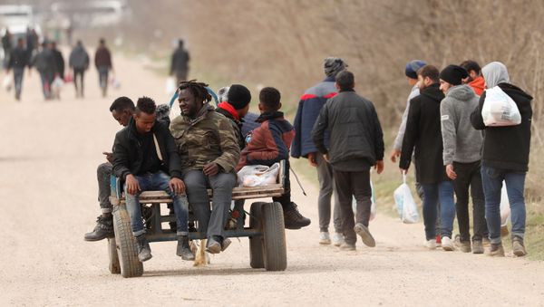 Migrants walk towards Turkey's Pazarkule border crossing with Greece's Kastanies, in Edirne, Turkey, March 9, 2020. Migrants walk towards Turkey's Pazarkule border crossing with Greece's Kastanies, in Edirne, Turkey, March 9, 2020. - Sputnik International