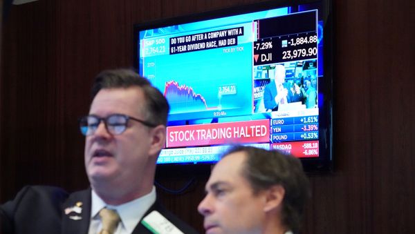 Traders work on the floor of the New York Stock Exchange (NYSE) in New York, U.S., March 9, 2020 - Sputnik International