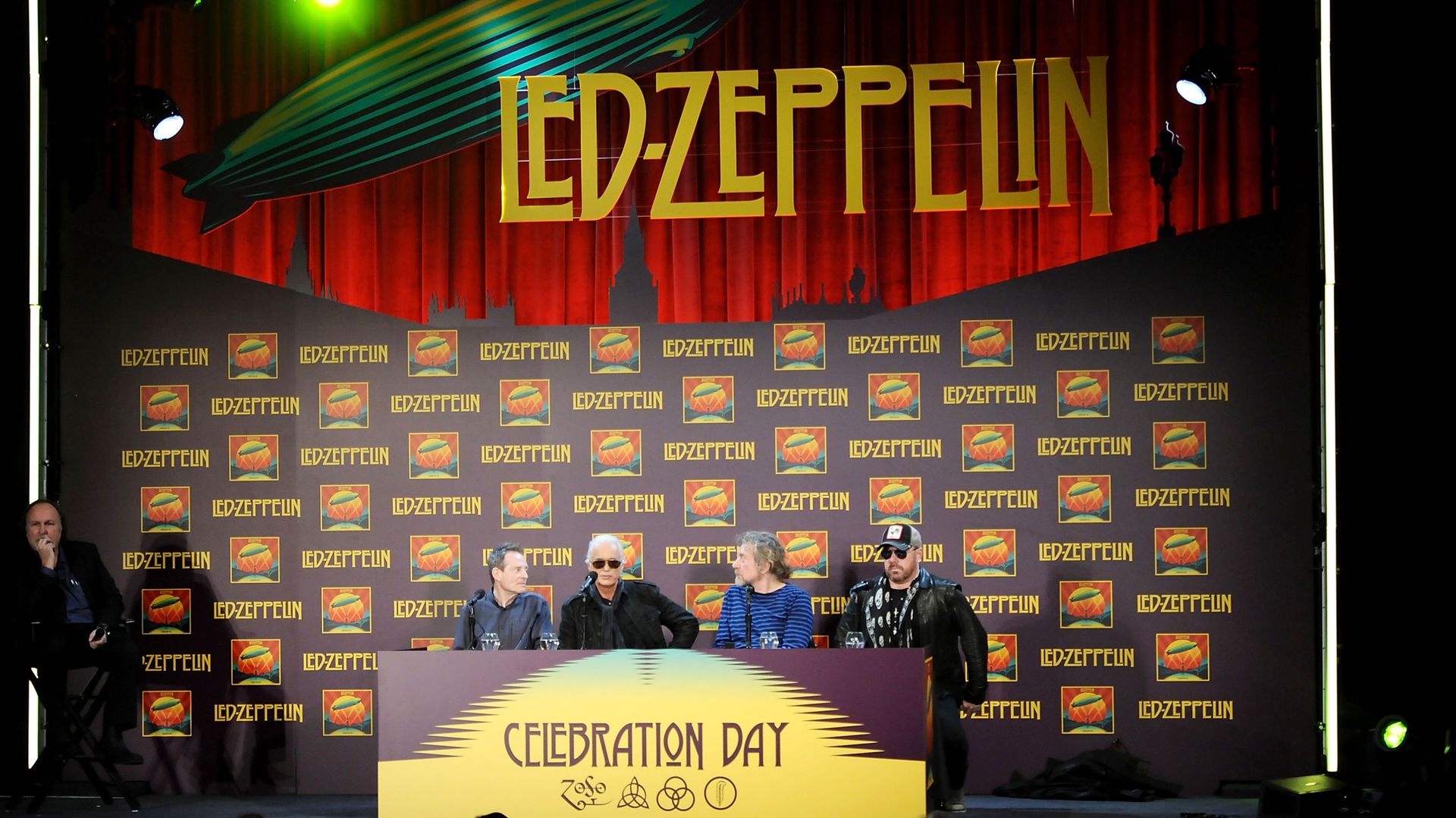 Led Zeppelin, from left, bassist/keyboardist John Paul Jones, guitarist Jimmy Page, singer Robert Plant, and drummer Jason Bonham participate in a press conference ahead of the worldwide theatrical release of Celebration Day, a concert film of their 2007 London O2 arena reunion show, at the Museum of Modern Art on Tuesday, Oct. 9, 2012 in New York. Led Zeppelin, from left, bassist/keyboardist John Paul Jones, guitarist Jimmy Page, singer Robert Plant, and drummer Jason Bonham participate in a press conference ahead of the worldwide theatrical release of Celebration Day, a concert film of their 2007 London O2 arena reunion show, at the Museum of Modern Art on Tuesday, Oct. 9, 2012 in New York. - Sputnik International, 1920, 10.11.2021