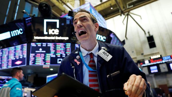 A trader works on the floor at the New York Stock Exchange (NYSE) - Sputnik International