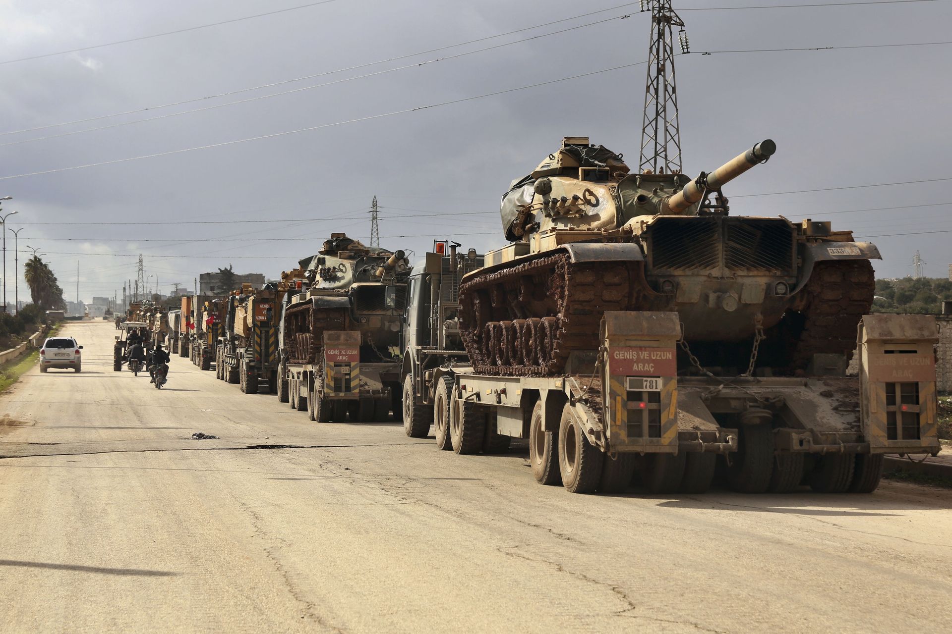 Turkish military convoy drives through the village of Binnish, in Idlib province, Syria, Saturday, Feb. 8, 2020 - Sputnik International, 1920, 17.06.2022