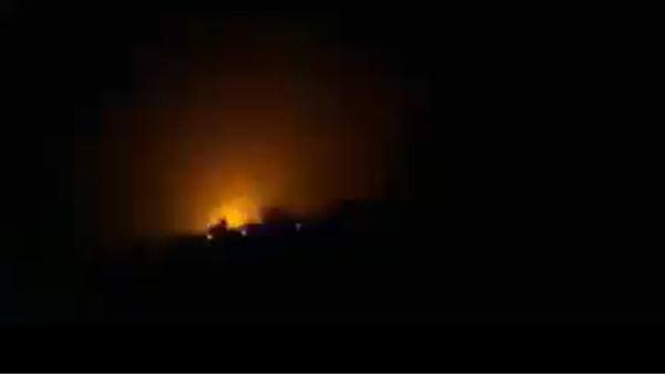 Airstrikes in Deir ez-Zor's town of Abu Kamal by unidentified aircrafts, 11 March 2020 - Sputnik International