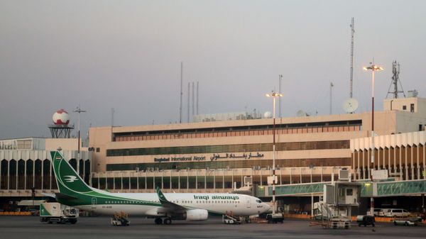 Iraqi airways aircraft is parked next to the building of the International airport of Baghdad, Iraq. - Sputnik International