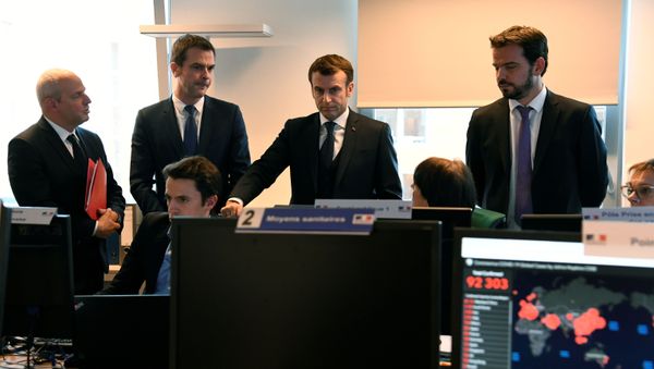 French President Emmanuel Macron (2R) flanked by Health and Solidarity Minister Olivier Veran (2L) and Director General of Health Jerome Salomon (L) visits the CORRUSS center - Sputnik International