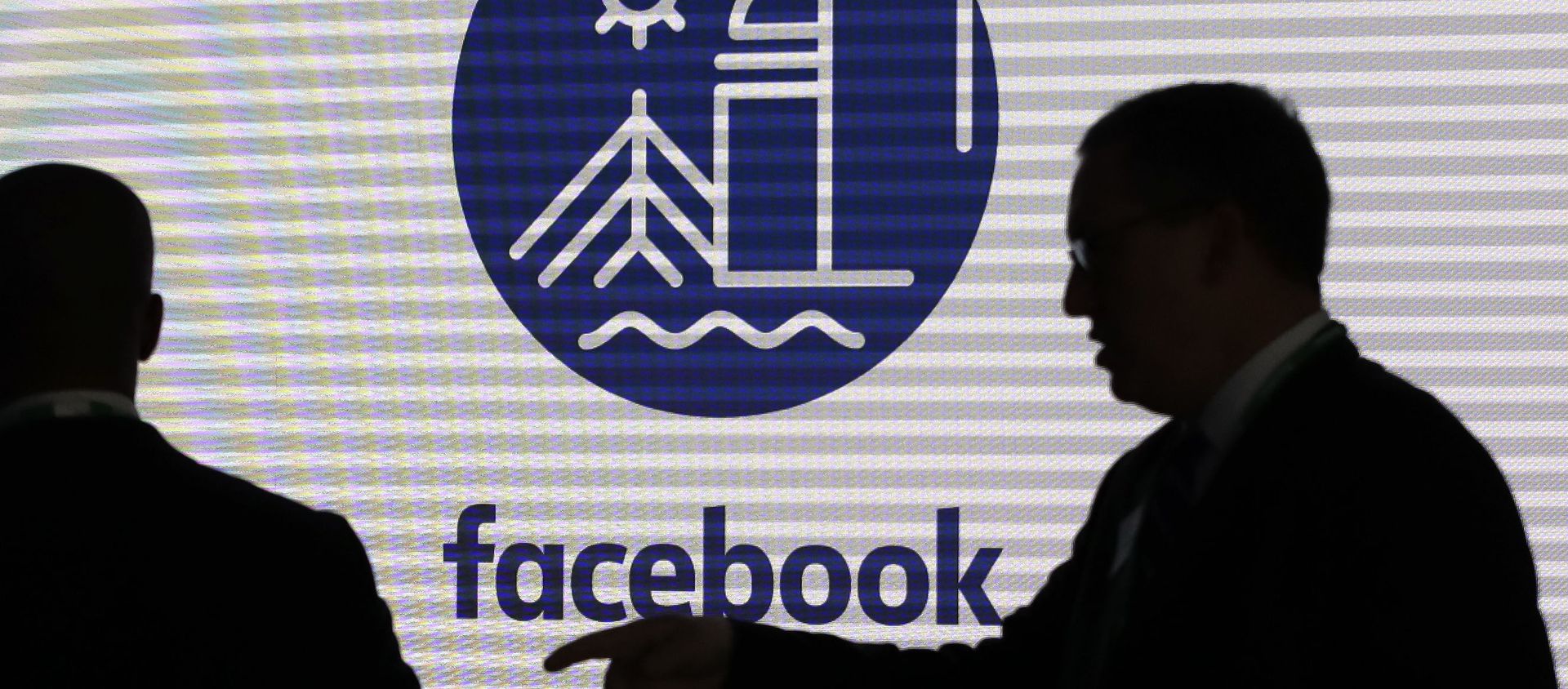 Media and guests mingle before a tour of Facebook's new 130,000-square-foot offices Media and guests mingle before a tour of Facebook's new 130,000-square-foot offices - Sputnik International, 1920, 03.02.2021