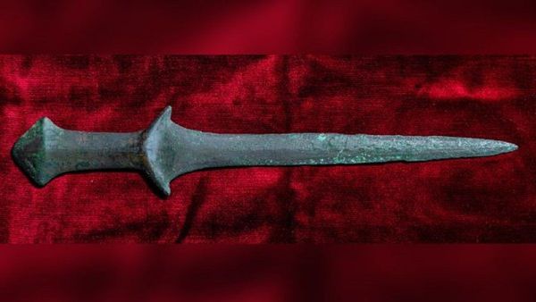 The sword was mistakenly thought to be medieval. It is now thought to come from eastern Anatolia and to be about 5000 years-old – one of the oldest swords ever found - Sputnik International
