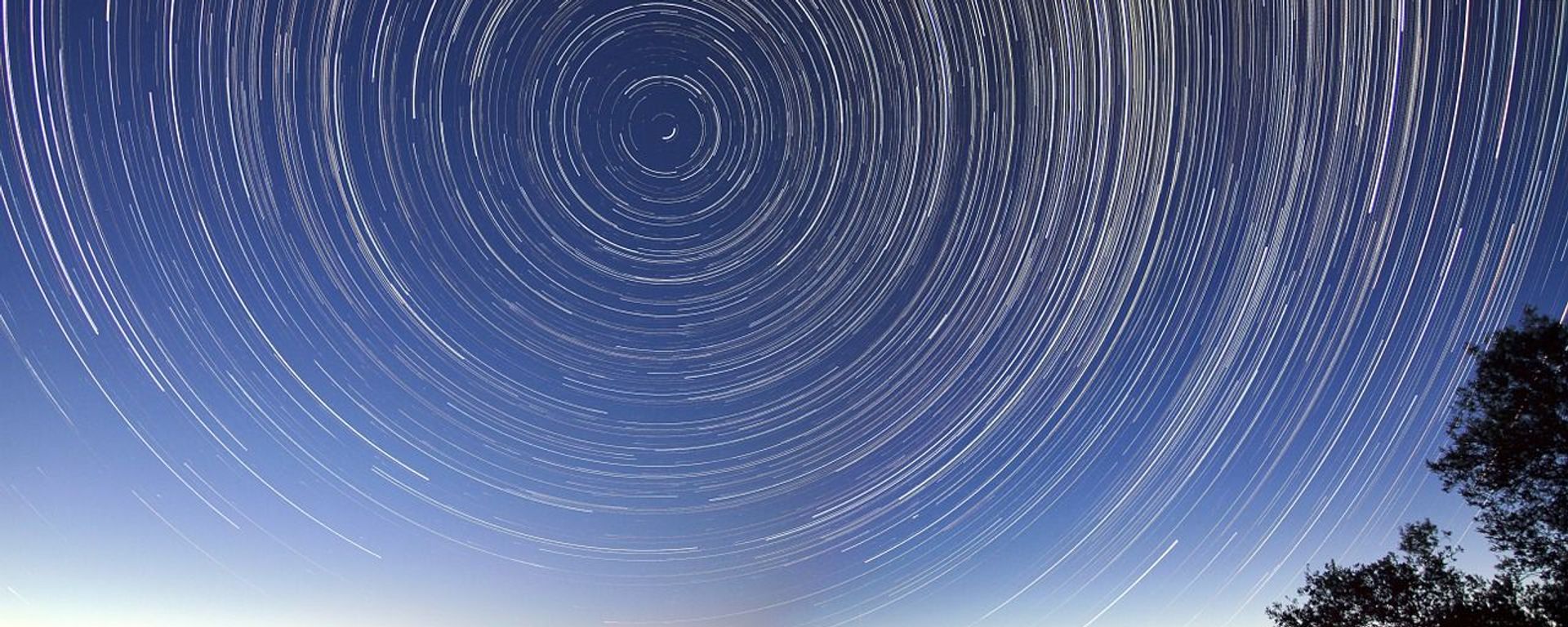 Stars appearing to whirl around Polaris Stars appearing to whirl around Polaris - Sputnik International, 1920, 19.10.2022