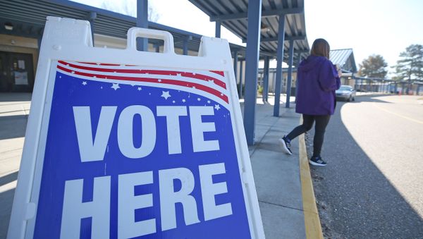 A Person Walks Past a Sign During a Runoff Election - Sputnik International