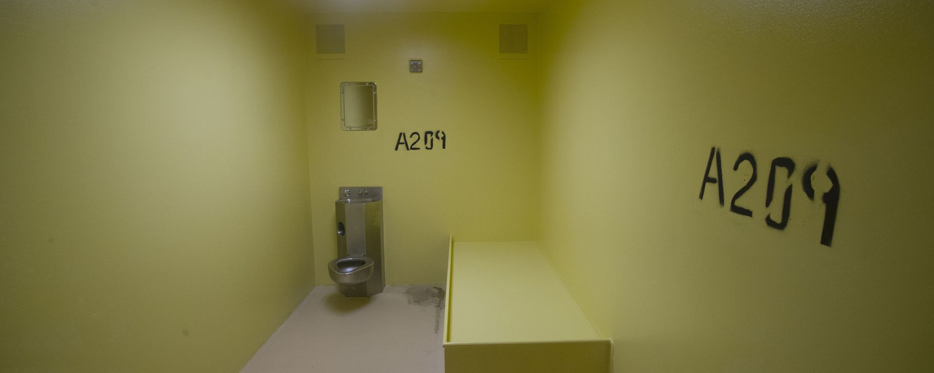 Alpha Block cell of Camp VI in Guantanamo Bay Naval Base - Sputnik International, 1920, 15.03.2020