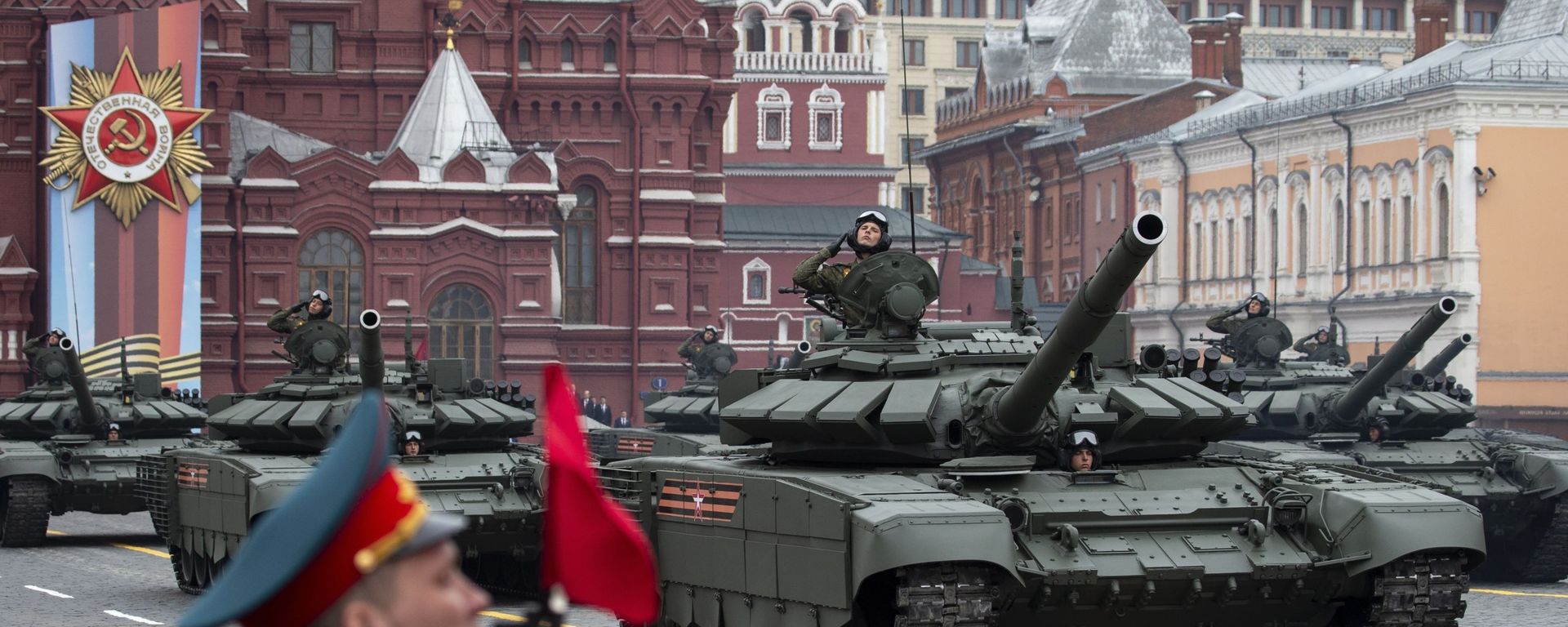 Russian tanks T-72 B3 drive during the Victory Day military parade - Sputnik International, 1920, 06.06.2023